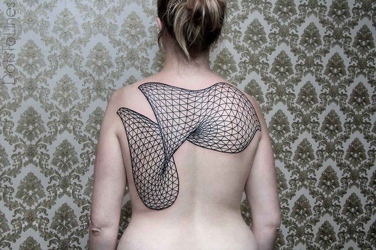 woman back tattoo