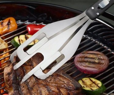 3-In-1 BBQ Tool grill quirky