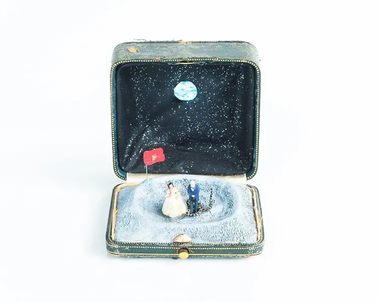 antique-ring-box-mini-diorama