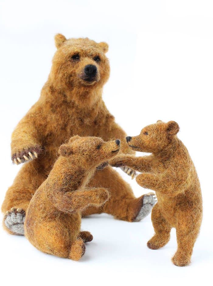 bear with cubs