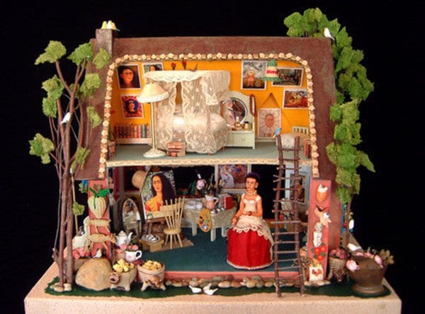 doll-house-frida-kahlo