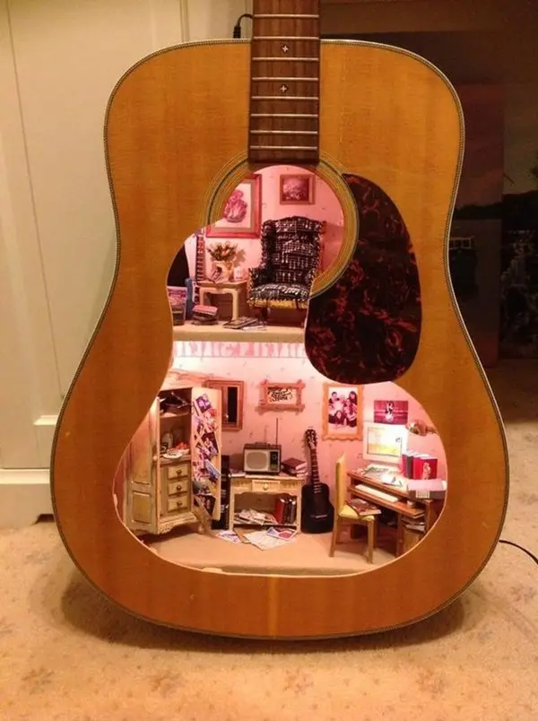 doll-house-guitar