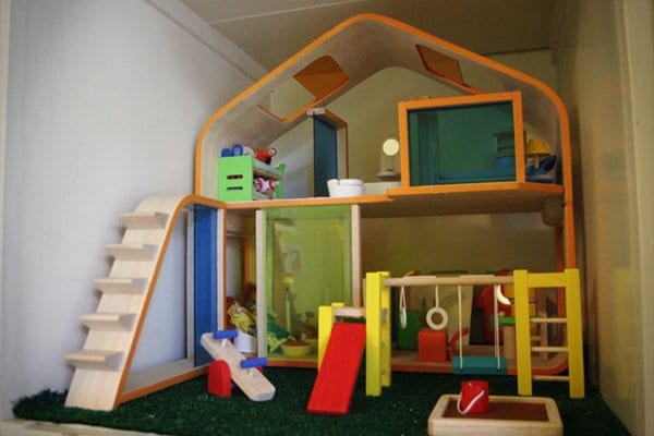 doll-house-play