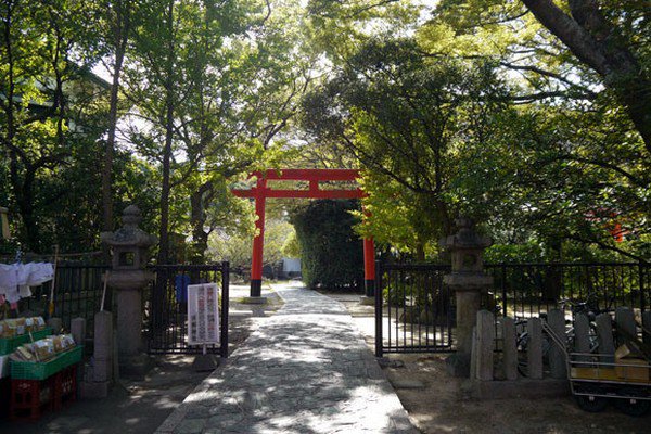entrance shrine