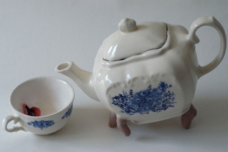 finger teapot mouth cup