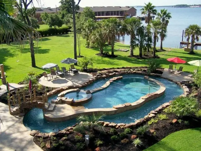 garden-hangout-pool