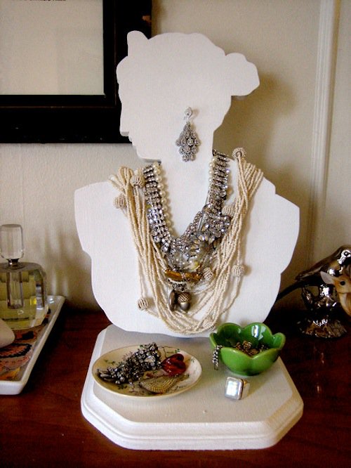 jewelry-bust