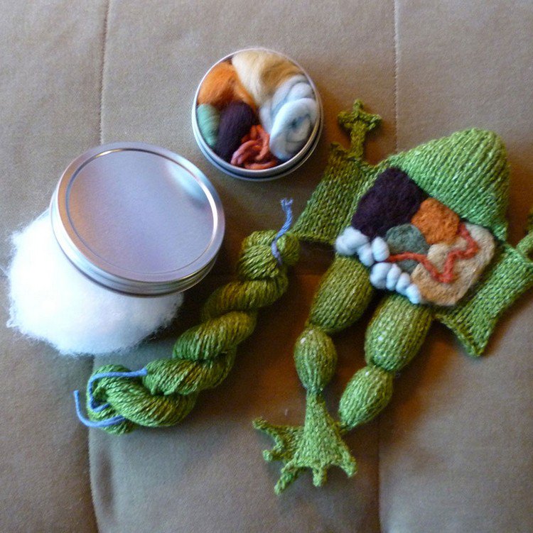 knitting frog
