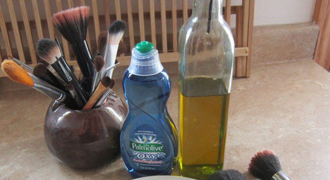 make up brushes cleaner