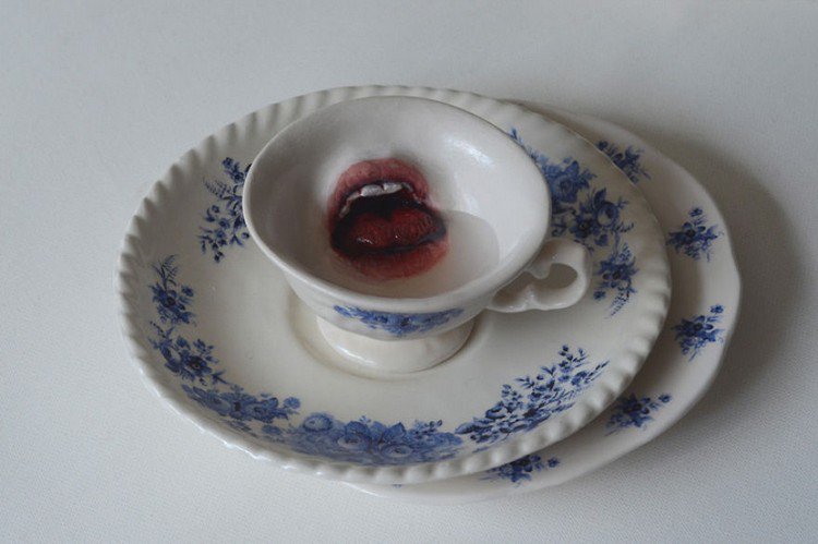 mouth tea cup