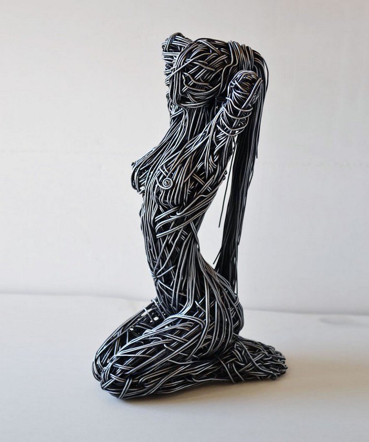 naked woman wire sculpture