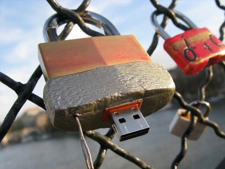 pont des arts paris dead drop