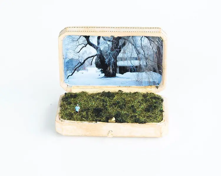 ring-box-mini-diorama-snow