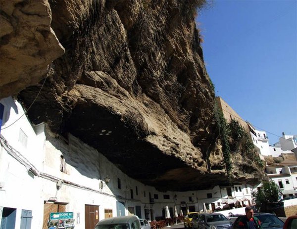 spanish-town-under-rock-cars