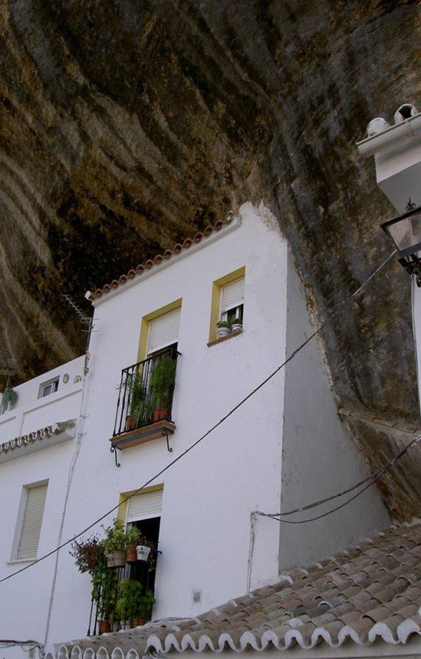 spanish-town-under-rock-houses