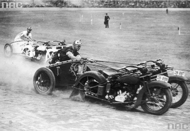 strange-history-motorcycle-chariots