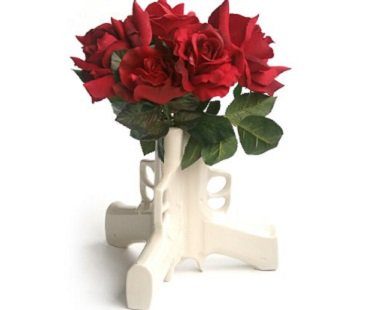 Gun Vase roses