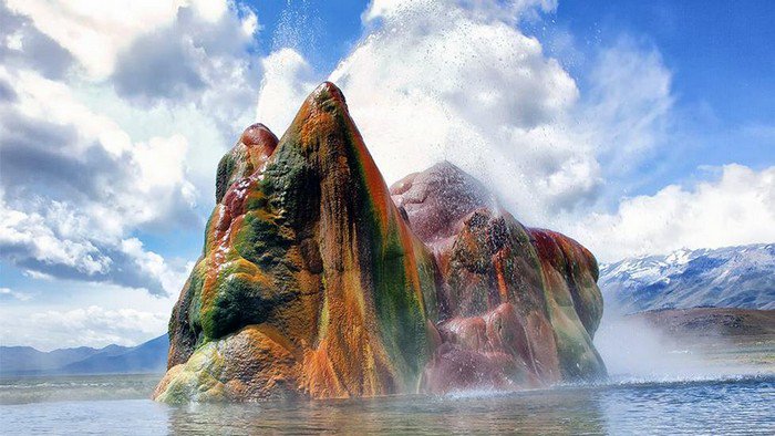 beautiful day clouds geyser