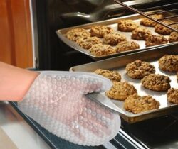 bubble wrap oven mitt