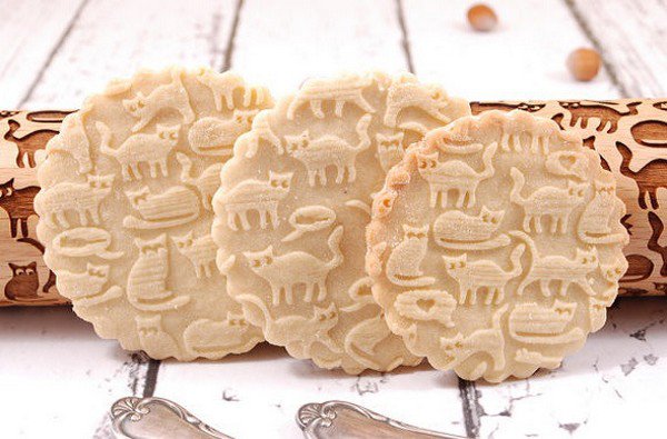 cat embossed rolling pin cookies close up