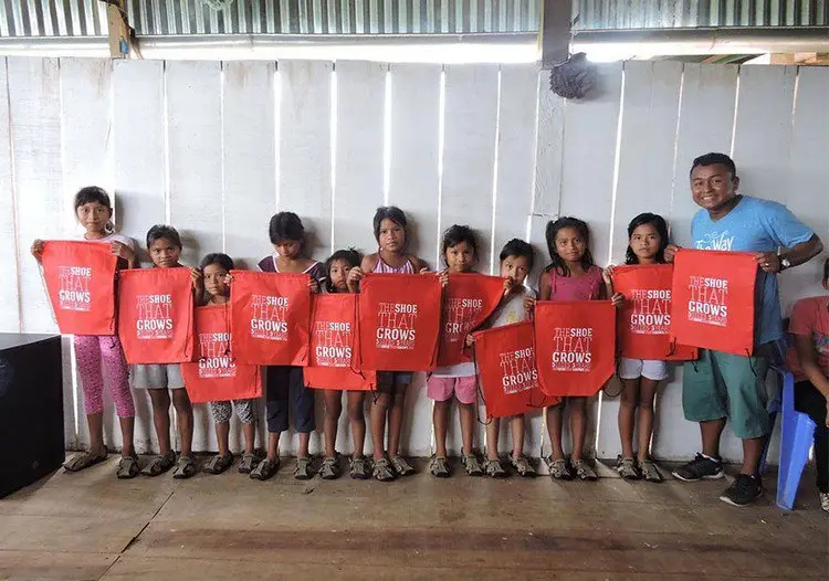 children shoe signs