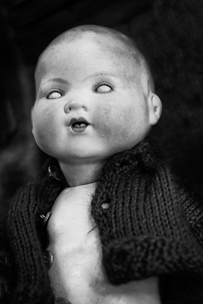 close eyes open mouth doll