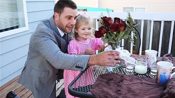 daddy-daughter-date-roses