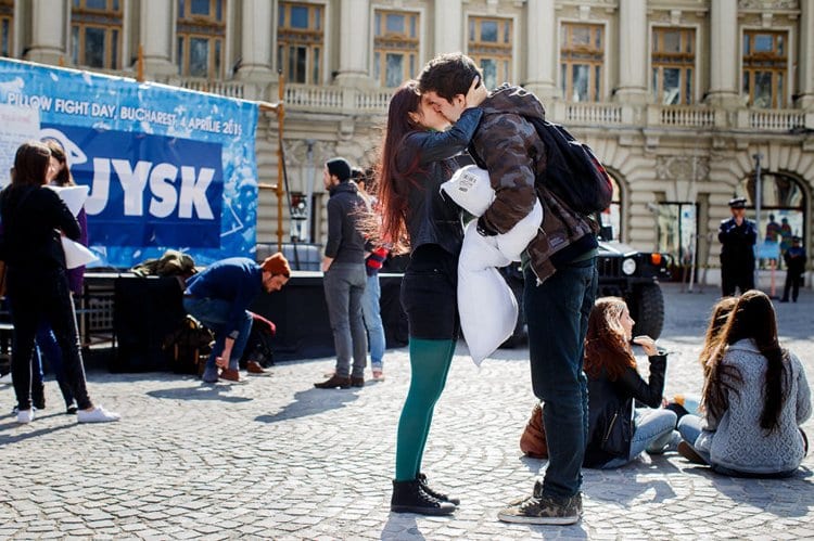 international-pillow-fight-kiss