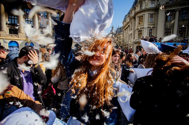 international-pillow-fight-red