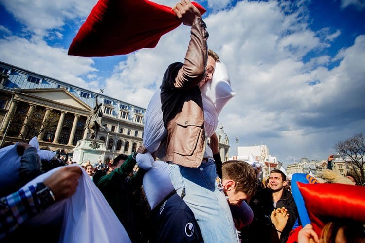 international-pillow-fight-shoulders