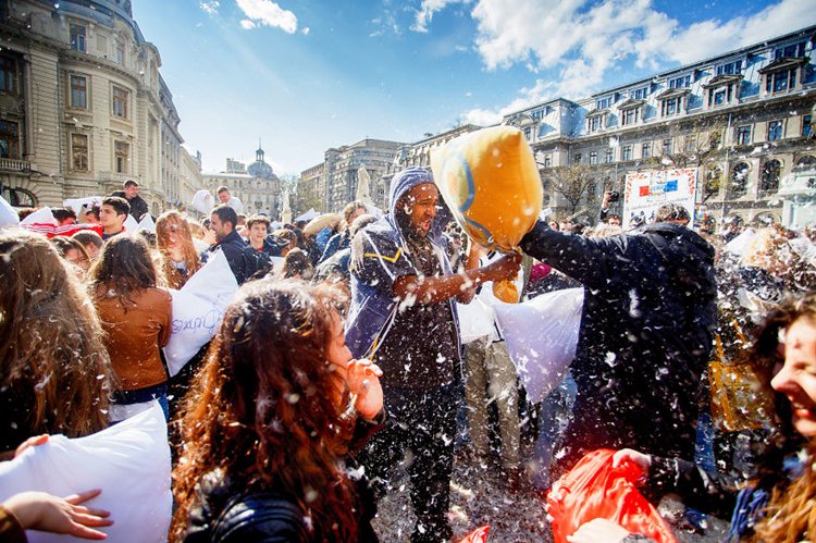 international-pillow-fight-square