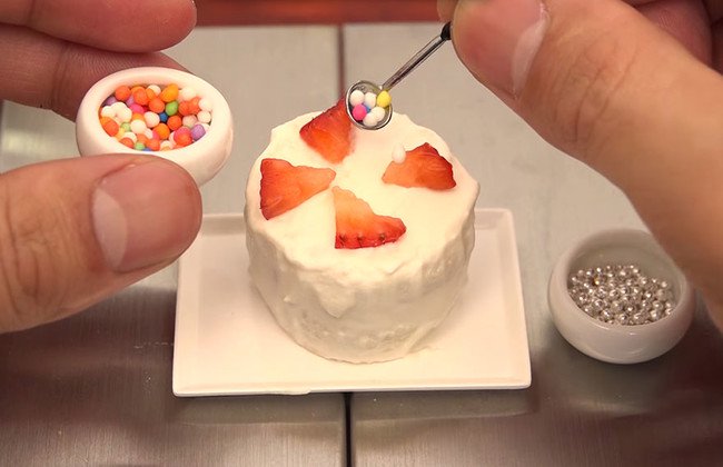 mini-space-cake-top