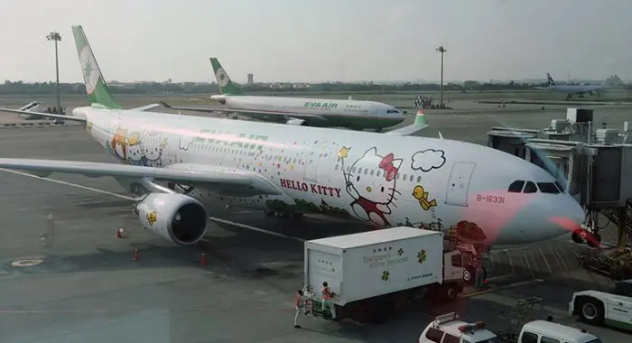 outside-hello-kitty-airplane