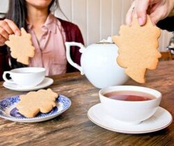 queen's head cookie cutter