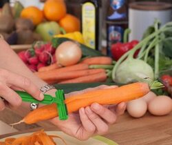 razor vegetable peeler