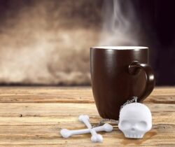 skull and crossbones tea infuser