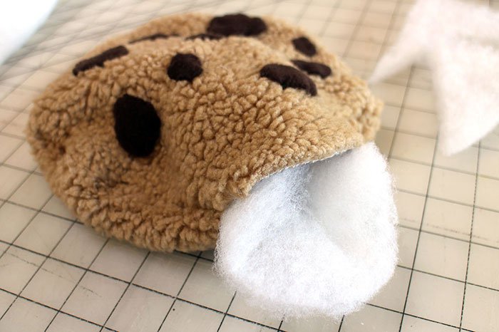stuffing cookie pillow