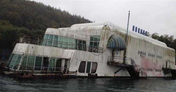 wrecked mcbarge