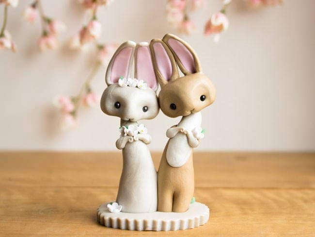 Adorable-cake-toppers-sofie-skein-bunnies