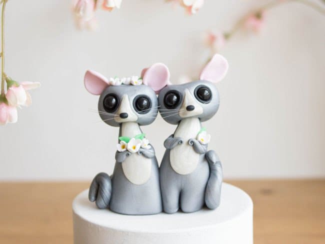 Adorable-cake-toppers-sofie-skein-chin