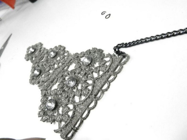 attaching chain lace