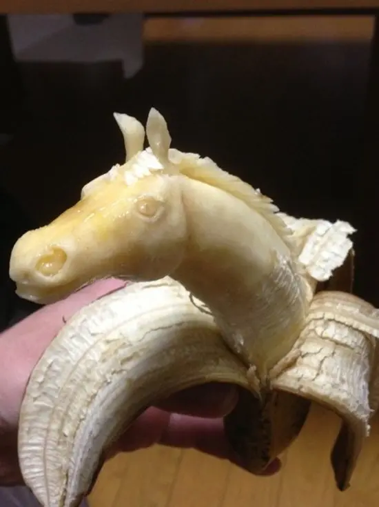 banana-carvings-horse