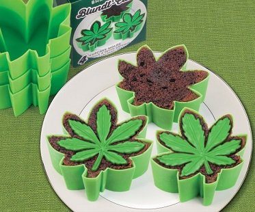 cannabis leaf cake molds