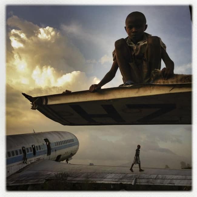 deserted-airplane-congo-children-playing
