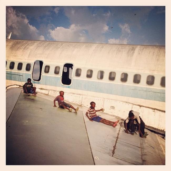 deserted-airplane-congo-kids