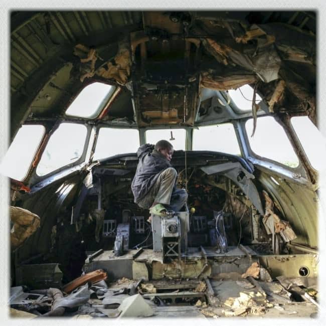 deserted-airplane-congo-parts