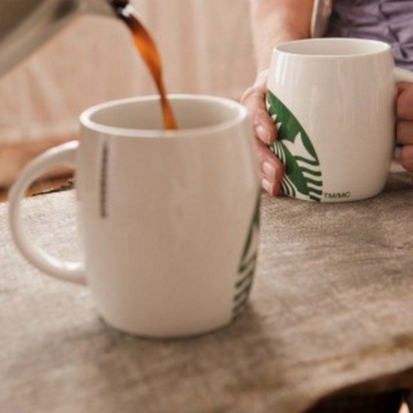 filling starbucks mugs