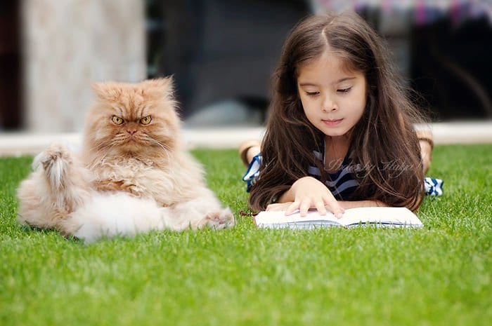 garfi girl reading