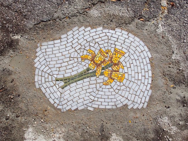 jim-bachor-mosaics-daffodil