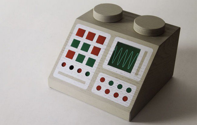 lego style computer console red green